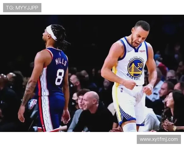 凯德·坎宁安无球跑位拉开空间，对比库里更偏组织