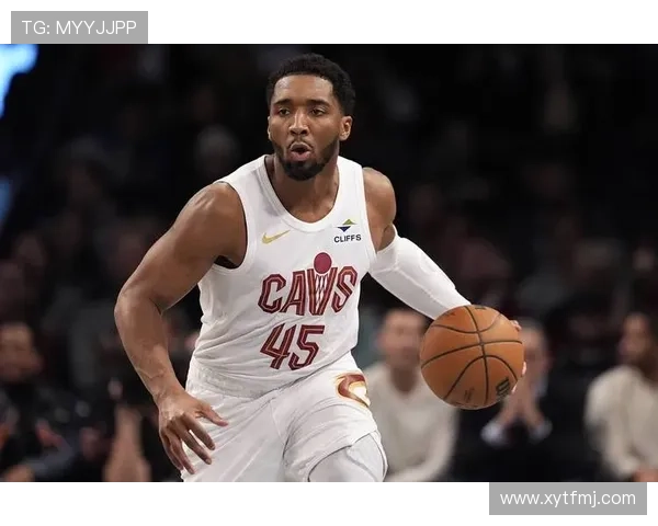 多诺万·米切尔突破制造错位显著提升球队关键时刻得分效率